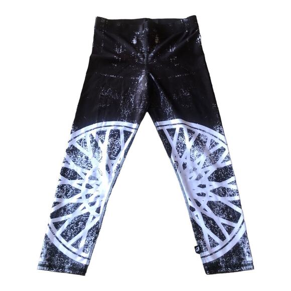 TEREZ SOUL CYCLE Printed Performance Capri Legging Black White Wheel SM - Picture 1 of 14